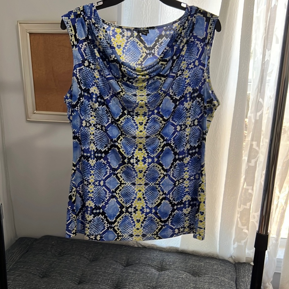 Sleeveless blouse. Snake skin print, stretchy.